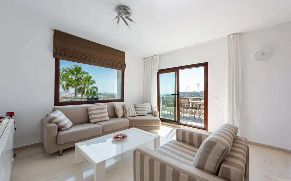 Pequeña villa con vistas panorámicas en Jardines del Águila