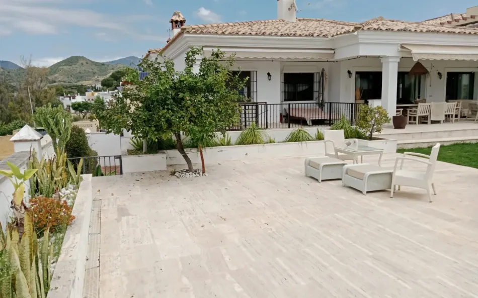 Villa for sale in Marbella East