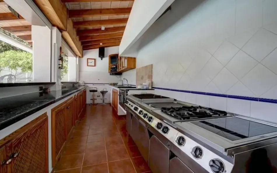 Villa til salg i New Golden Mile, Estepona East