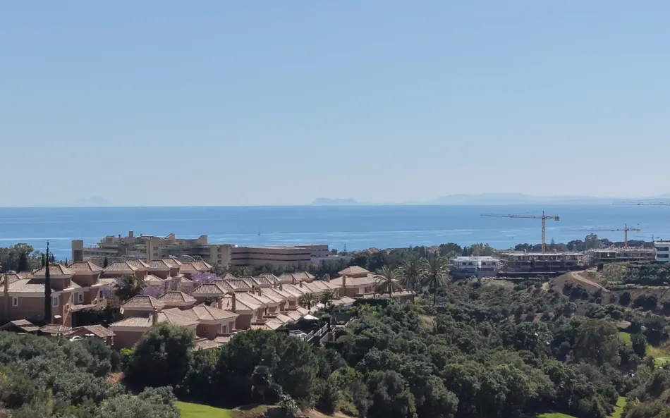 Exclusive Townhouse with panoramic sea, mountain, and golf course views, located in the highly sought-after Santa Clara Golf urbanisation.