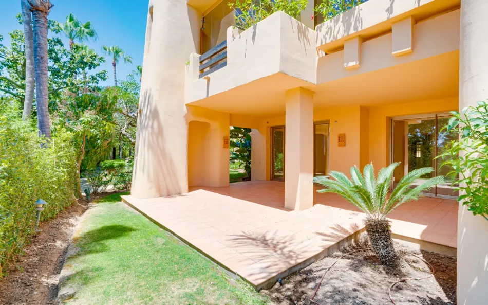 Beautiful, two bedroom, south facing ground floor apartment in the prestigious Mansion Club Marbella
