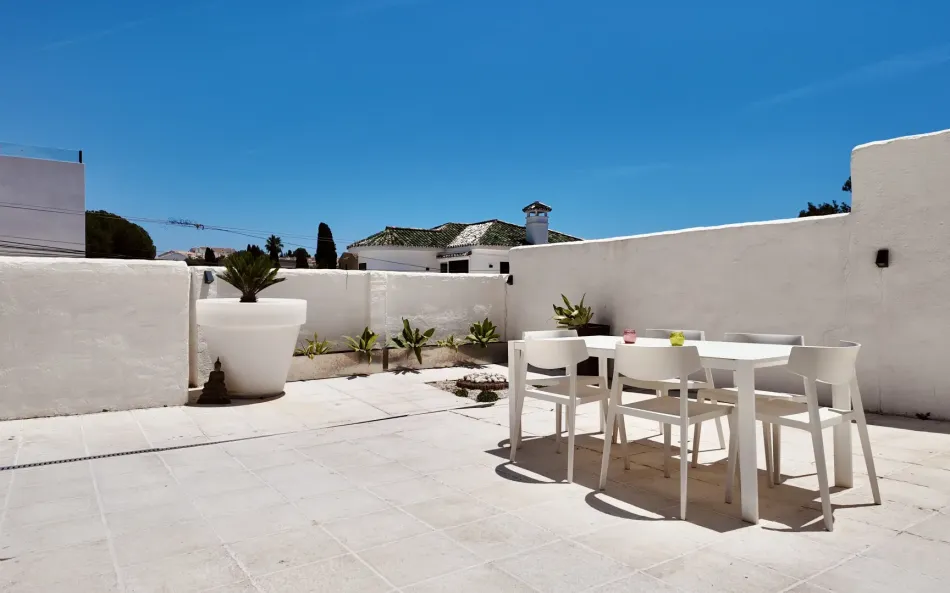 Elegant Four-Bedroom Villa with Mountain Views in Nueva Andalucía, Marbella