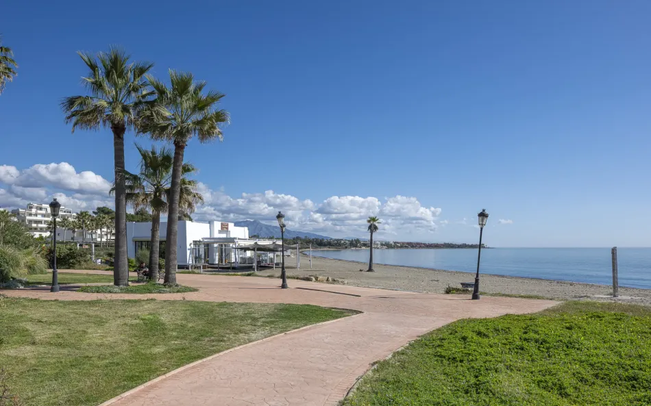Apartment for sale in Bahía del Velerín, Estepona East