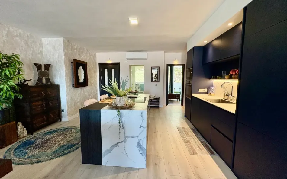Fully renovated 2-bedroom apartment in Los Balcones de la Quinta, Benahavís
