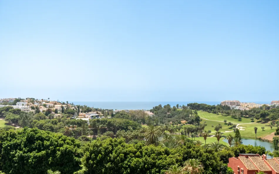 Fantastic South-Facing Duplex Penthouse with Panoramic Golf- and Sea Views
