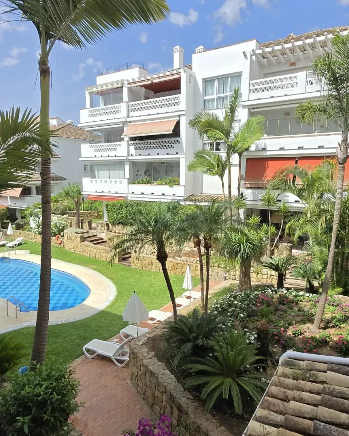Lejlighed til salg i Las Cañas Beach, Marbella Golden Mile