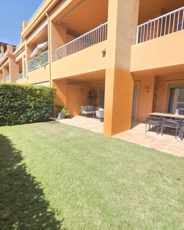 Apartamento Planta Baja en venta en Benatalaya, Estepona East