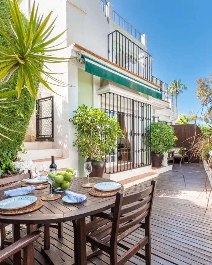 Town House for sale in Aloha Pueblo, Nueva Andalucia