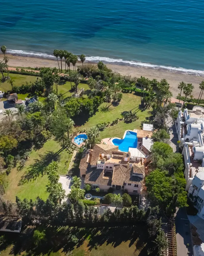 Villa en venta en Hacienda Beach, Estepona East