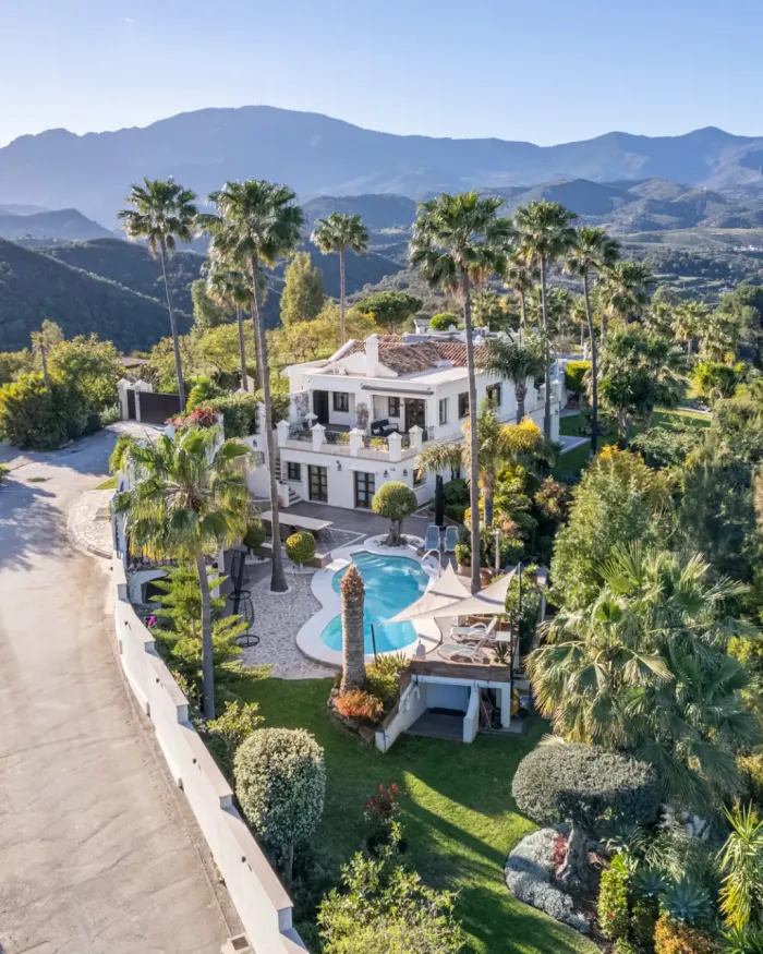 Villa for sale in New Golden Mile, Estepona East