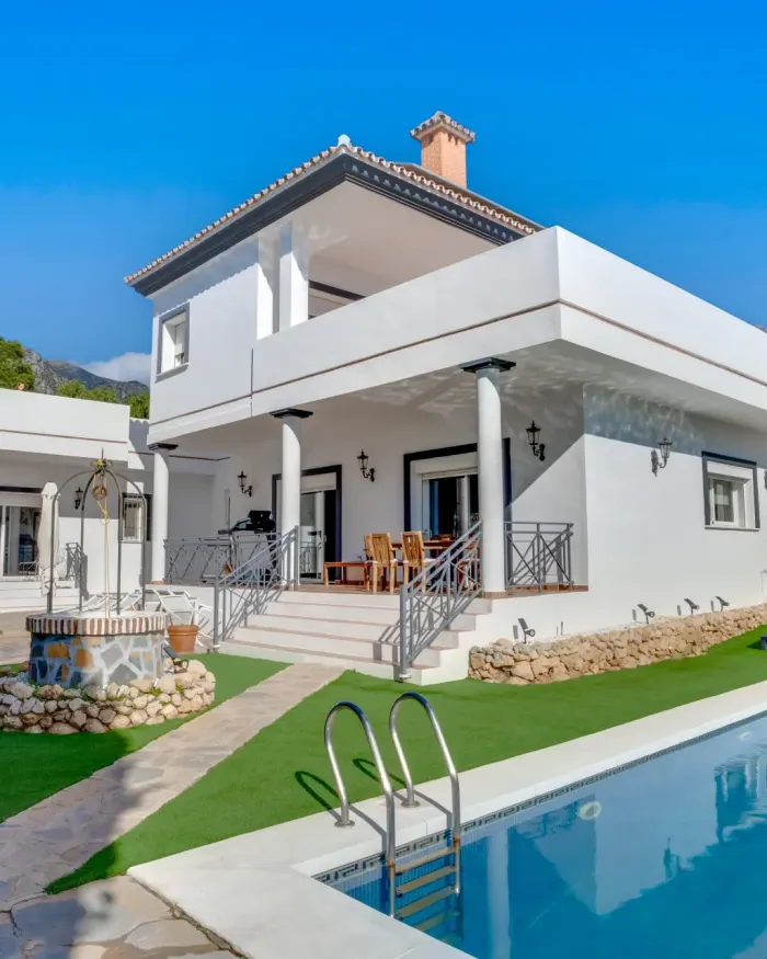 Villa for sale in Xarblanca, Marbella