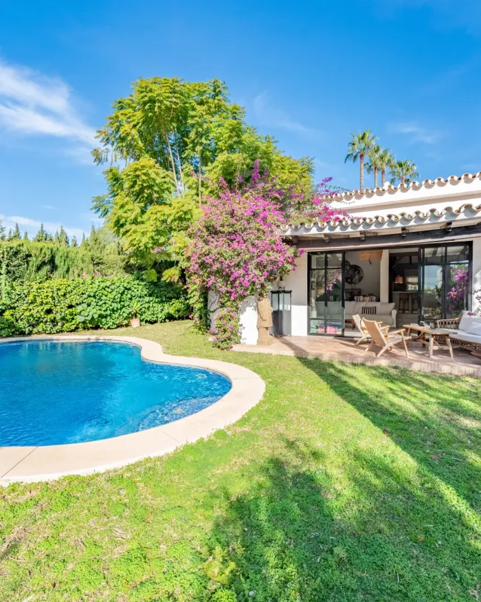Villa til salgs i Atalaya, Estepona East