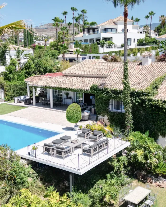 Villa for sale in Las Brisas del Golf, Nueva Andalucia