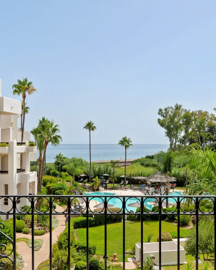 Apartment for sale in Bahía del Velerín, Estepona East