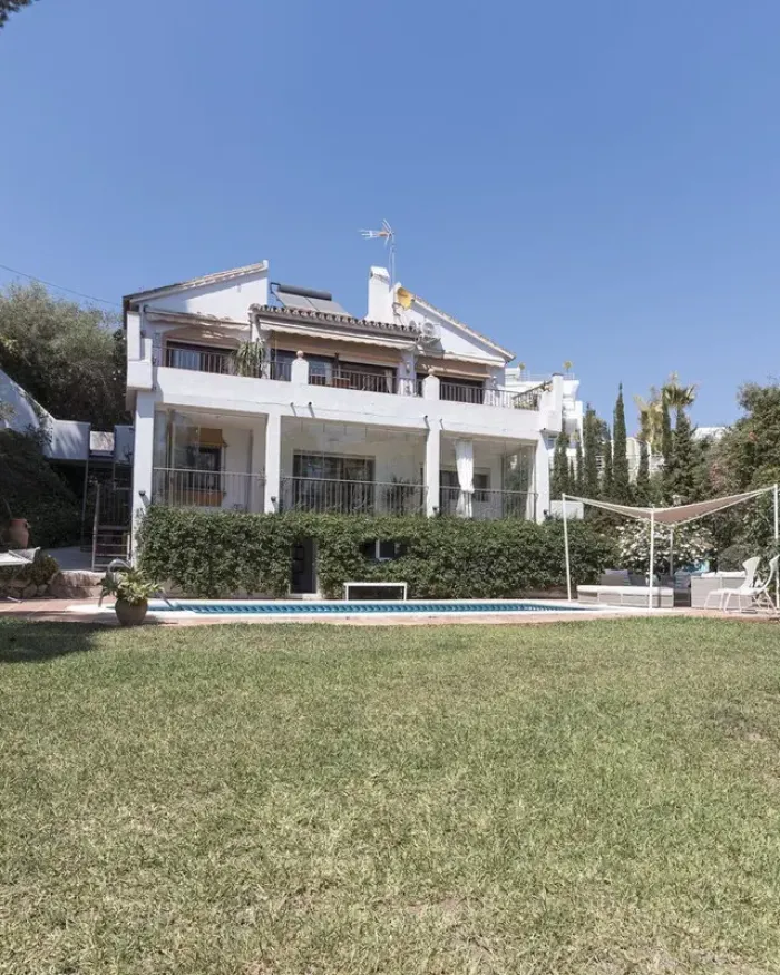 Villa te koop in El Rosario, Marbella Este