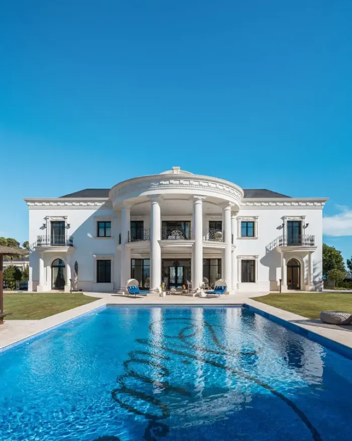 Villa till salu i Hacienda las Chapas, Marbella Este