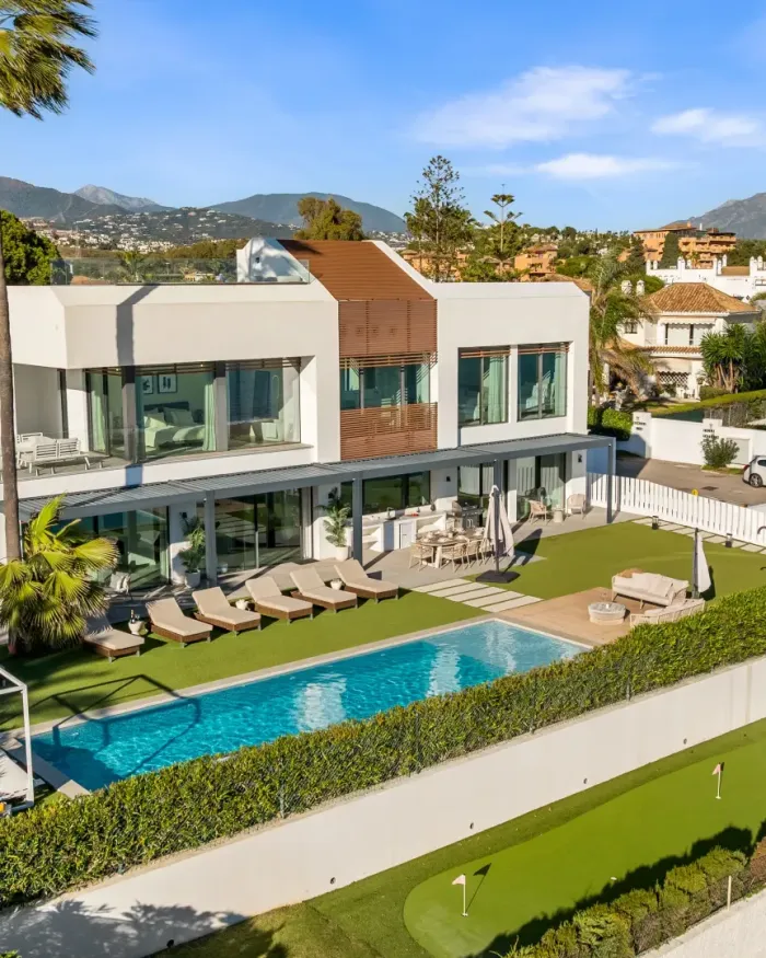 Villa til salg i New Golden Mile, Estepona East