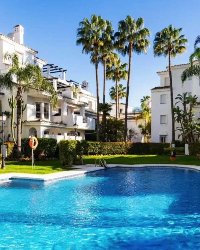 Markplanslägenhet till salu i Los Naranjos, Nueva Andalucia