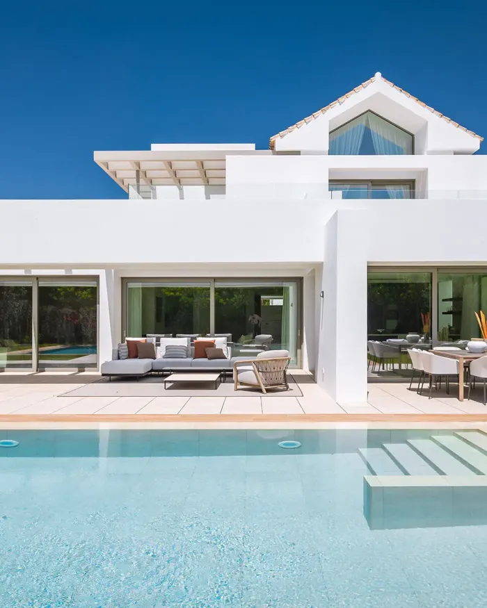 Villa en venta en El Paraiso, Estepona East