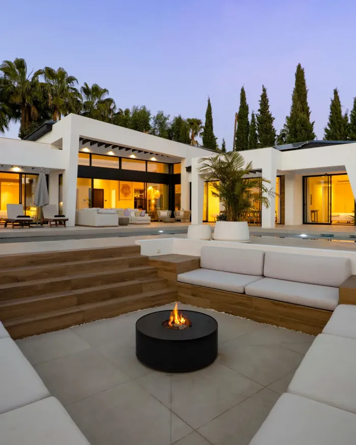 Villa til salgs i Los Naranjos, Nueva Andalucia