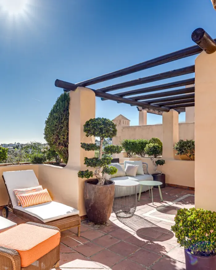Tvåvånings takvåning till salu i El Campanario, Estepona East