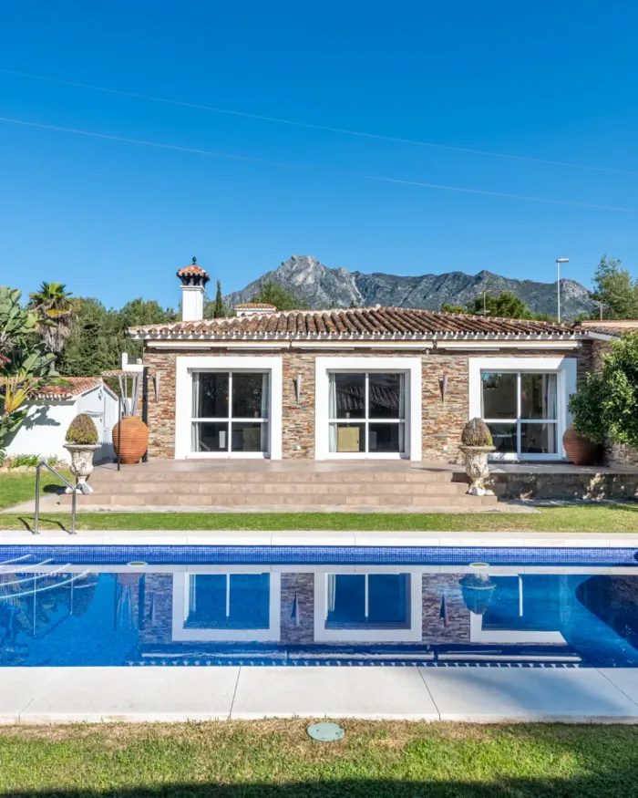 Villa te koop in La Carolina, Marbella Golden Mile