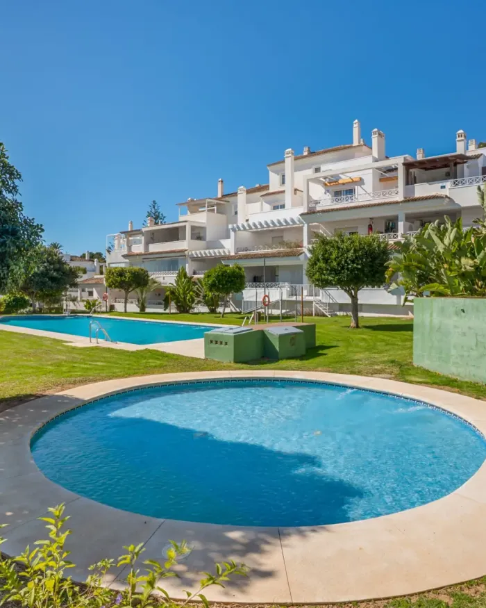 Apartment for sale in Rio Real Golf, Marbella Este