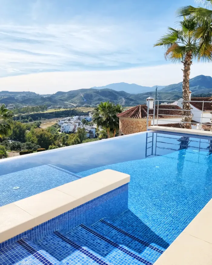Villa for sale in Benahavis