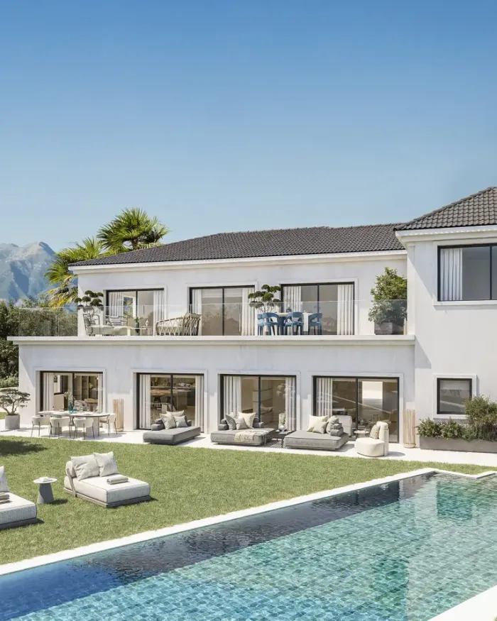 Villa for sale in El Paraiso, Estepona East