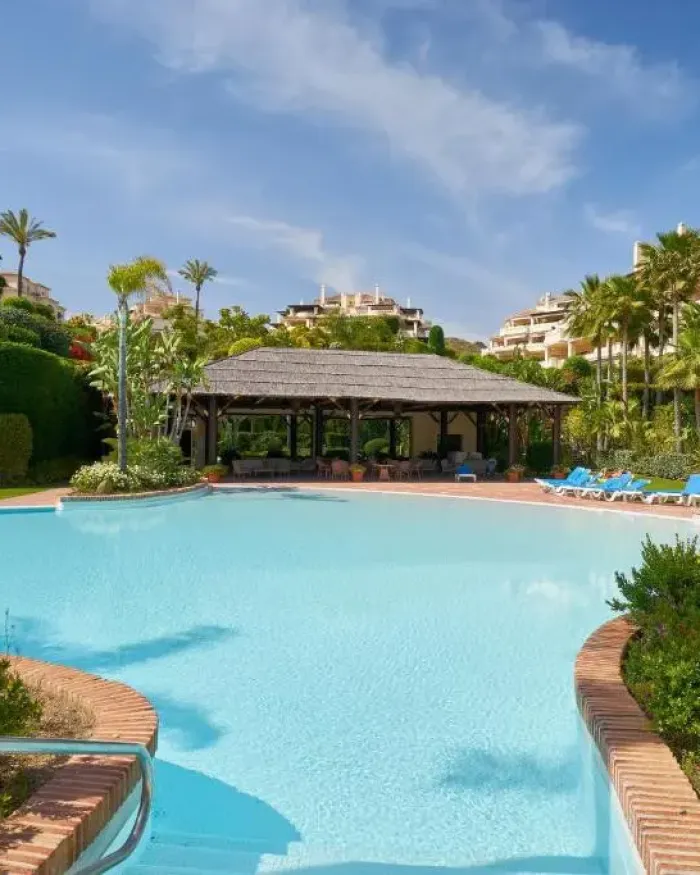 Apartamento Planta Baja en venta en Los Capanes del Golf, Benahavis