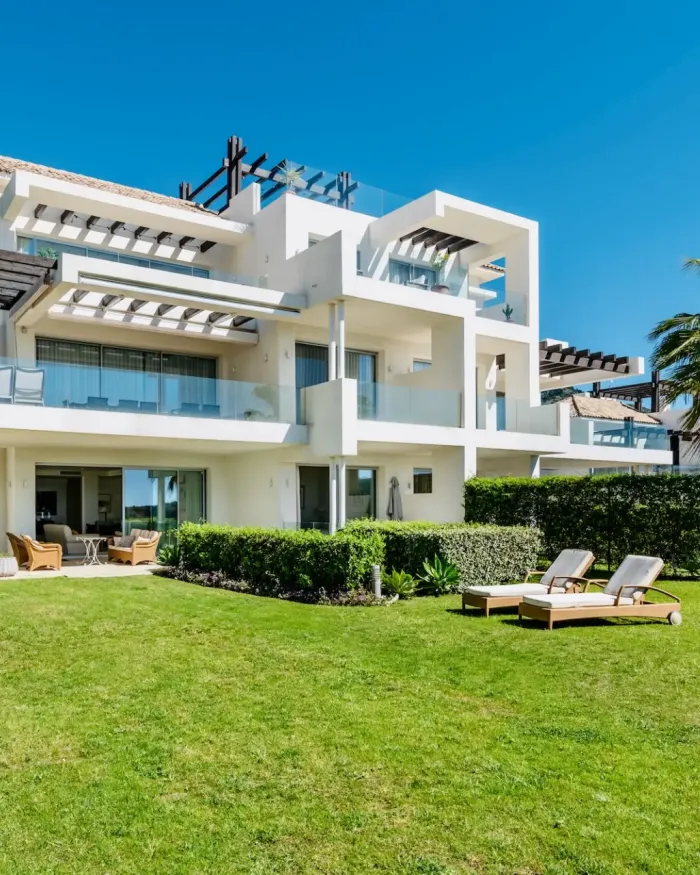 Duplex Planta Baja en venta en Marbella Club Hills, Benahavis
