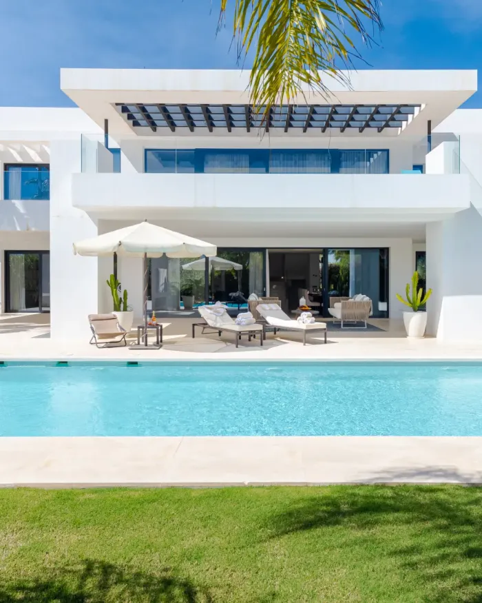 Villa en venta en Nueva Andalucia, Marbella