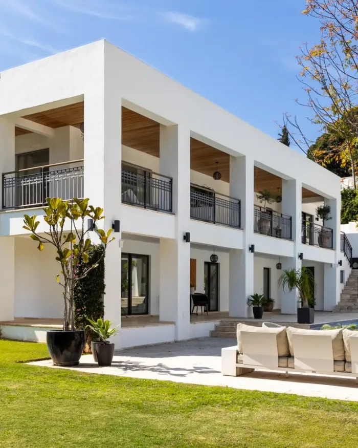 Villa for sale in Las Brisas, Nueva Andalucia