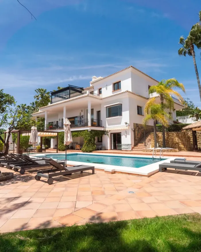 Villa for sale in El Rosario, Marbella Este