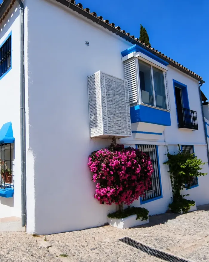 Hus i byn till salu i El Madroñal, Benahavis