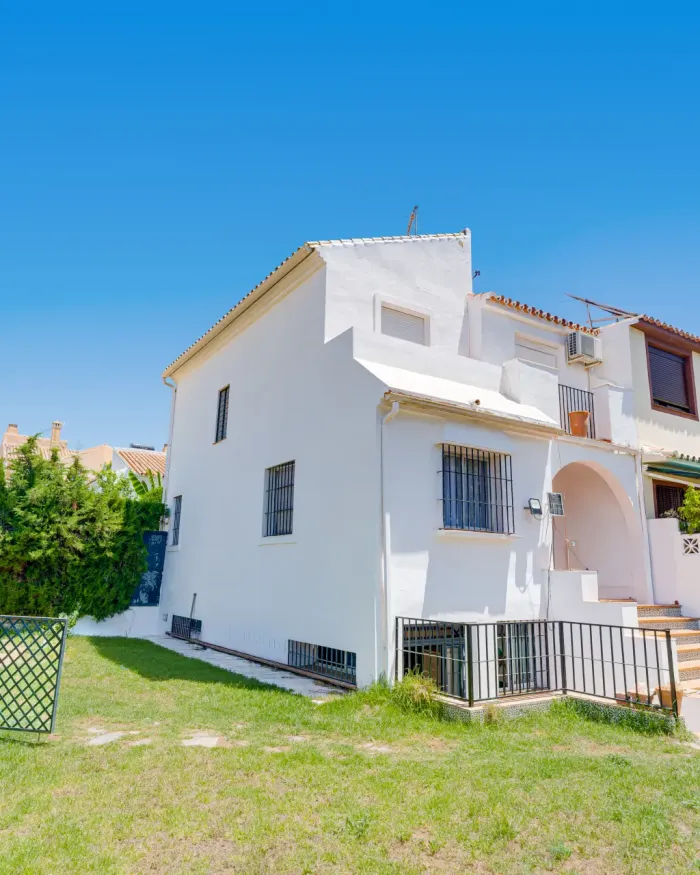 Town House for sale in Nueva Atalaya, Estepona East