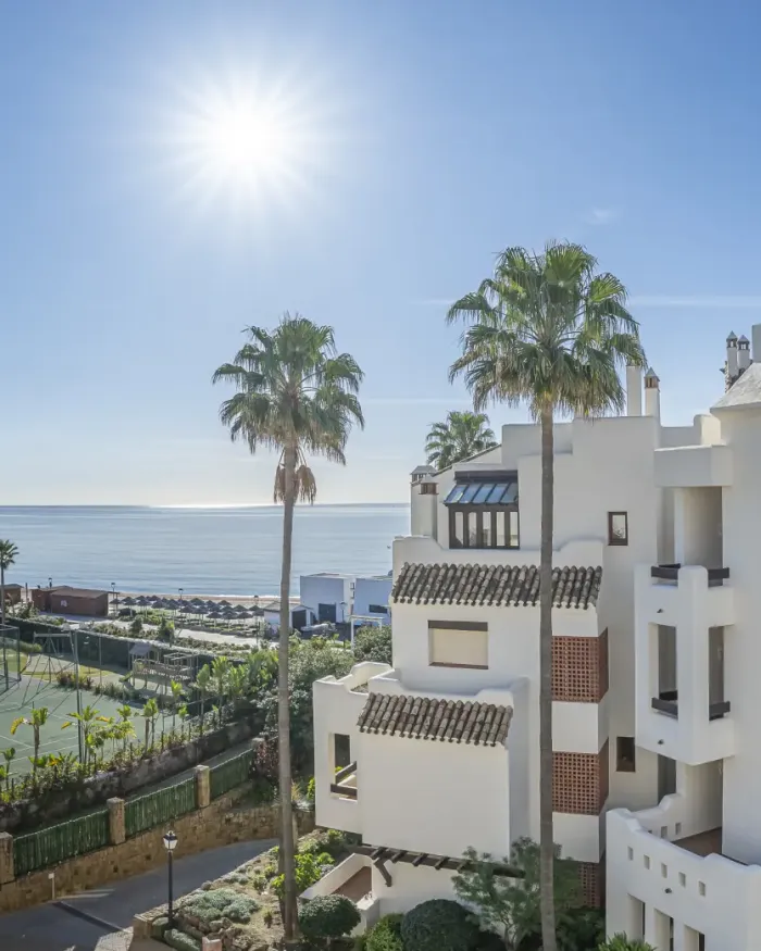Ground Floor Apartment for sale in Bahía del Velerín, Estepona East