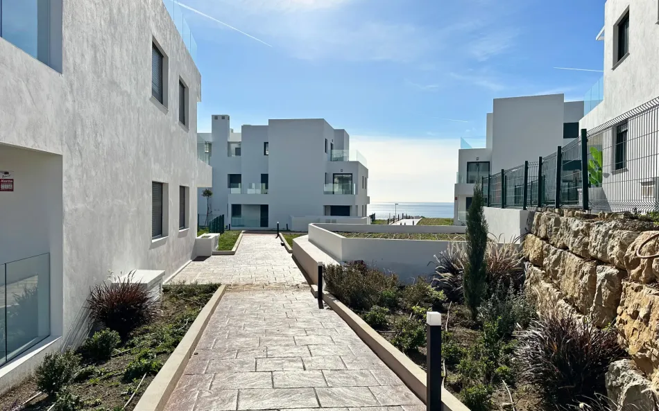 Azata Delmare  - Casares Costa - Apartments with spectacular sea views. Strategically located 250m from the beach, Azata Delmare is a complex of 74 apartments of 2 and 3 bedrooms.