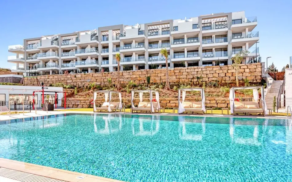 Luxury Apartments with Lagoon, Pools & Sea Views in Las Lagunas de Mijas